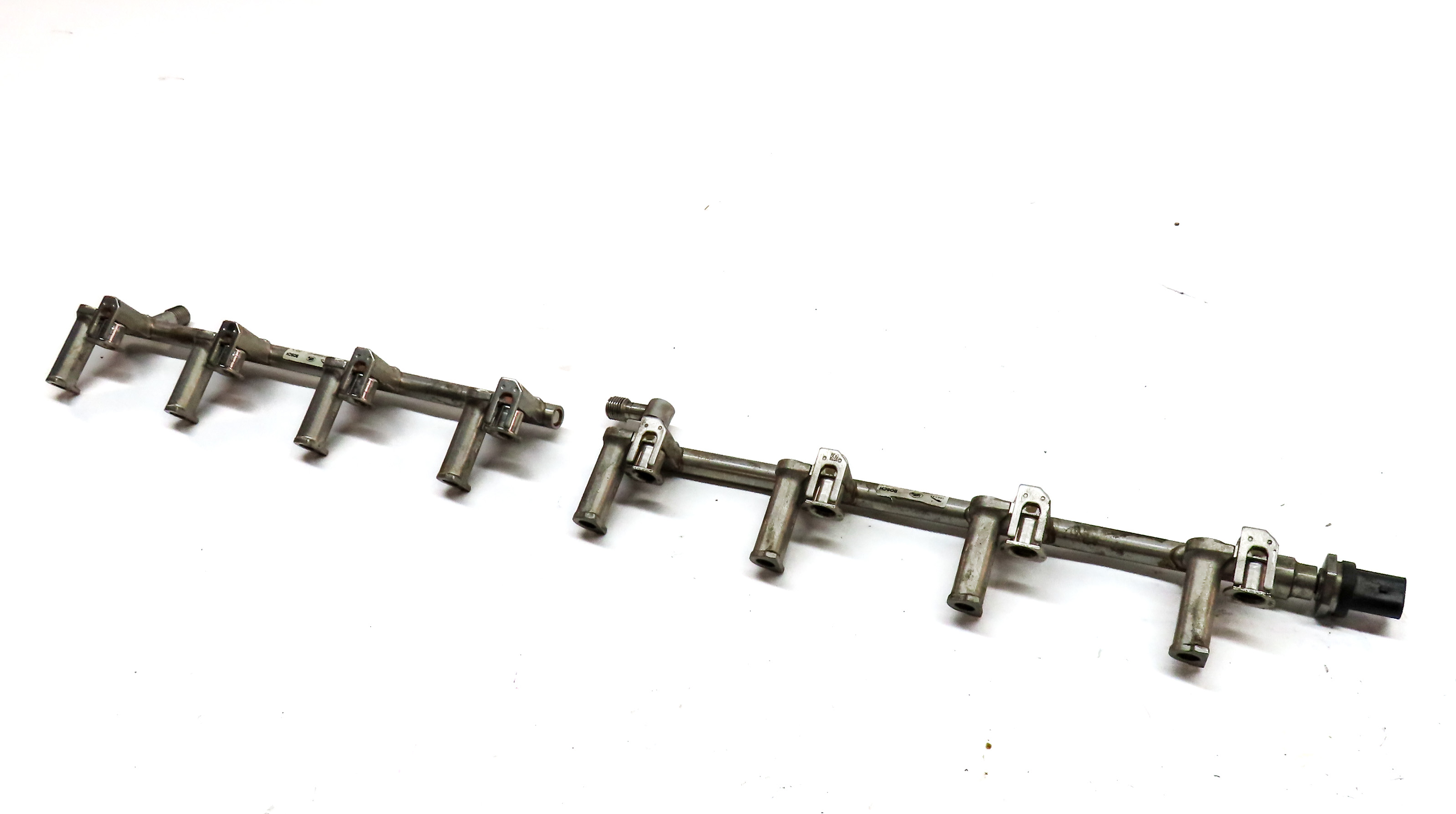 2016 RANGE ROVER SPORT (L494) 5.0L SUPER ENGINE FUEL RAIL w/ PRESSURE SENSOR — exact item pictured
